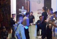 Sadis : Aksi prampokan itu terjadi pada pukul pukul 00.30 WIB hingga pukul 01.30 WIB. Pelaku diduga berjumlah lima orang