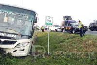 Bus Terperosok di Tol CIpali KM 159