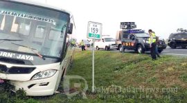 Bus Terperosok di Tol CIpali KM 159