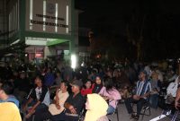 Nobar: Warga Bekasi Timut Tampak Serius Nobar  Pilkada Pilwakot Bekasi 2018.