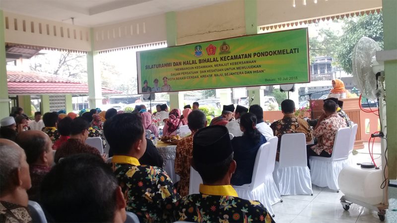 Halal Bihalal:  Untuk mempererat Sinergitas 3 Pilar, Kecamatan Pondok Melati mengadakan kegiatan halal bi halal Hari Raya Idul Fitri 1439 H, bertempat di pendopo Kecamatan Pondok Melati, Selasa (10/07/18).