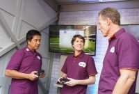 Vice President XL Axiata Region Jabodetabek, Bambang Parikesit, Chief Marketing Officer XL Axiata, David Arcelus Oses bersama Direktur Komersial XL Axiata, Allan Bonke dalam acara pembukaan AXIS Pop-Up Station di Jakarta. Jumat (10/8). AXIS Pop-Up Station merupakan suatu wadah bagi anak-anak muda untuk berkumpul, berkarya, dan pengembangan potensi yang mereka miliki. Acara ini akan digelar di 9 kota besar yaitu, Jakarta, Makassar, Jember, Pekanbaru, Bandung, Banjarmasin, Malang, Medan, dan Yogyakarta mulai 10 Agustus 2018.