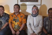 Pasangan Azis dan Eti, Panwaslu, serta Bawaslu Provinsi.