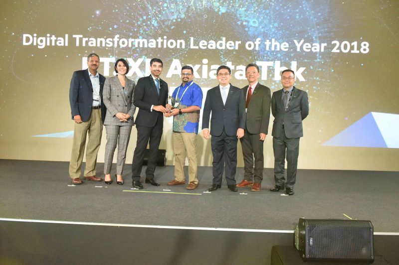   HPE 2018 Asia Pacific Digital Transformation  : Pradeep Kutty – Group Head Unified Network XL Axiata (Batik Biru) menerima penghargaan HPE 2018 Asia Pacific Digital Transformation Leader of The Year di Singapore.