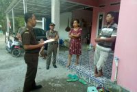  Kejaksaan Negeri Kabupaten Indramayu menahan Wahyudin, penjual miras di Kecamatan Arahan Kabupaten Indramayu pada Selasa (14/8).