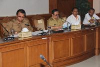 Wakil Bupati Indramayu H. Supendi kertika memberikan sambutan dan arahan di hadapan Satgas Porda XIII kontingan Kabupaten Indramayu yang berlangsung di Ruang Ki Tinggil Setda Indramayu