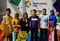 Foto Bersama: Kunthi, Director of Sales Hotel Harper Cikarang bersama abang mpok kabupaten bekasi beserta tim atlit asean games 2018.