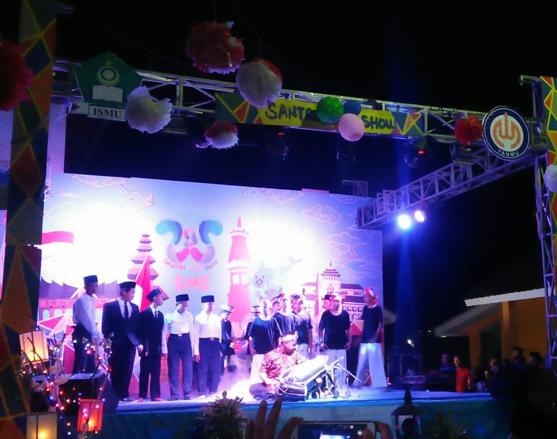 Kreatif: para peserta SBS 2018 Ponpes Man'baul Ulum tunjukan ajang kreatifitas, Rabu (22/18/).