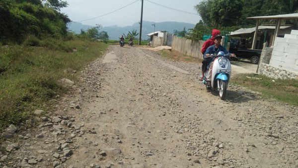 Infrastruktur: Jalan Di Sukajaya Dibiarkan Rusak