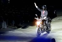 Presiden RI Jokowi Dodo Melambaikan Tangan di Acara Opening Ceremony Asian Games 2018.