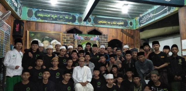 Ketua PC MDS Rijalul Ansor Cianjur, KH. Cepy Hibbatullah berserta para santrinya harapkan adanya klarifikasi dan permintaan maaf dari Ustad Evie Effendie yang dianggapnya telah salah dalam menafsirkan Al Qur’an, serta diduga melakukan penistaan nama baik Rosululloh SAW.