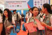  Sebanyak 1.500 pelajar dan mahasiswa membanjiri stand Pameran Pendidikan Tinggi Taiwan