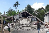 Rumah rusak akibat gempa akhir Juli lalu di Lombok. Gempa kembali guncang Lombok pada hari Minggu, 5 Agustus 2018.
