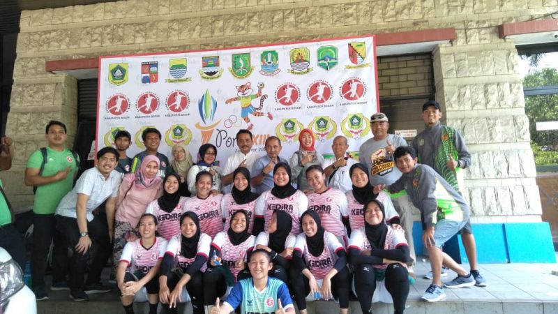 Menang- Tim Bola Tangan Kota Bekasi berhasil memenangkan partai perdana Pekan Olahraga Daerah XIII Jawa Barat melawan Kabupaten Majalengka di Aula Kampus Institut Pertanian Bogor (IPB), Jumat, (28/9/2018).