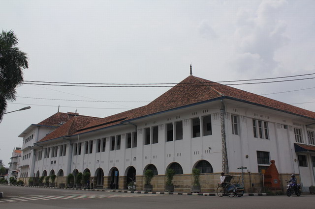 Tampak: Gedung BAT Cirebon