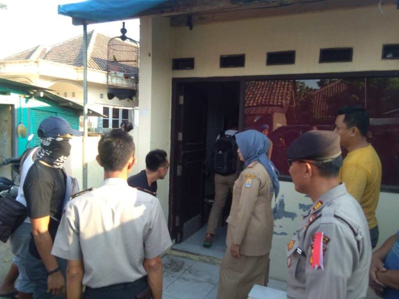 Warga Babakan Cirebon Geger Penangkapan Teroris Tadi Sore, Selasa (4.9/2018).