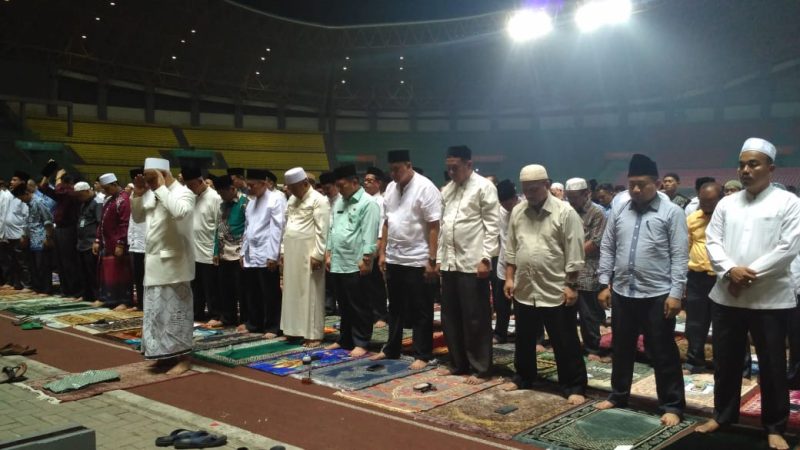 Pemkot Bekasi dam Para Ulama Kota Bekasi Melaksanakan Solat Goib Untuk Para Korban Bencana Alam di Palu dan Donggala, Senin Malam (1/10/2018).