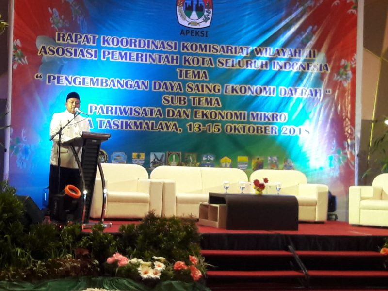 Uu Ruzhanul Ulum Wakil Gubernur Jawa Barat menyampaikan dan berikan Apresiasi Rakorwil III Apeksi 2018