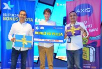 (ki-ka) Group Head  Indirect Channel Management XL Axiata, Octavia Kurniawan, Chief Marketing Officer XL Axiata, David Arcelus Oses, Head  Modern Retail & Alternative XL Axiata, Muhamad Novan.