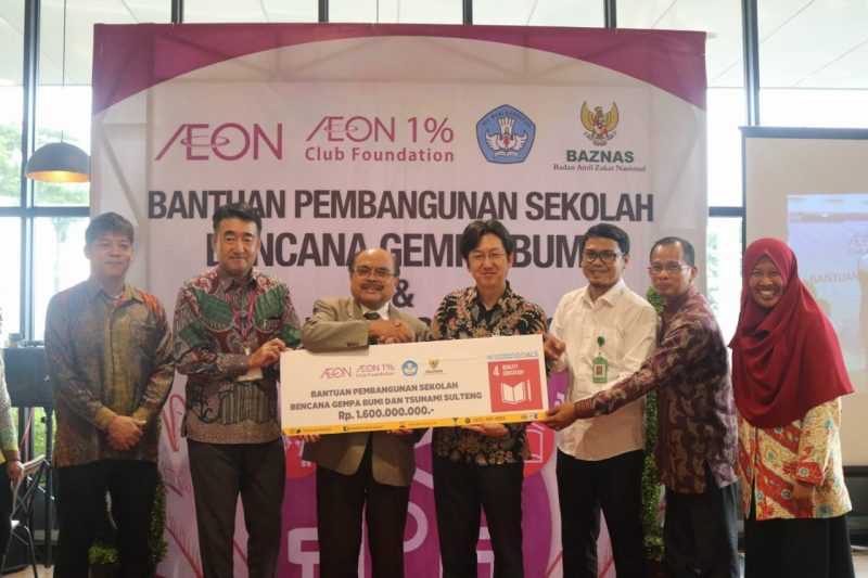 Foto bersama: Mr. Kyoraku, Mr. Kashi, Mr. Bambang, Mr. Honda, Mr. Jamjam, Mr. Nasir dan Mrs. Sri