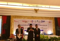 M Hadi Nainggolan (kiri) menghadiri acara milad Himpunan Masyarakat Aceh Singkil-Subulussalam (HMSS) yang ke-40 bersamaan dengan peluncuran program badan usaha produktif berbasis wakaf dari HMSS.