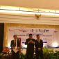 M Hadi Nainggolan (kiri) menghadiri acara milad Himpunan Masyarakat Aceh Singkil-Subulussalam (HMSS) yang ke-40 bersamaan dengan peluncuran program badan usaha produktif berbasis wakaf dari HMSS.
