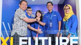 XLNatCon_3 : Menteri Komunikasi dan Informatika RI, Rudiantara (kiri ) dan Presiden Direktur XL Axiata, Dian Siswarini ( kanan ) bersama dengan siswa siswi XL Future Leaders dalam acara National Conference XL Future Leaders 2018 di Jakarta. Minggu (25/11). XL Axiata terus berupaya melahirkan sumber daya manusia (SDM) unggul yang siap memajukan Indonesia. Kini, memasuki tahun ke-7, XL Future Leaders telah meluluskan total 750 alumni, yang semuanya siap berperan serta di berbagai bidang dalam upaya untuk mewujudkan Indonesia yang maju dan kuat di masa mendatang.