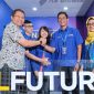 XLNatCon_3 : Menteri Komunikasi dan Informatika RI, Rudiantara (kiri ) dan Presiden Direktur XL Axiata, Dian Siswarini ( kanan ) bersama dengan siswa siswi XL Future Leaders dalam acara National Conference XL Future Leaders 2018 di Jakarta. Minggu (25/11). XL Axiata terus berupaya melahirkan sumber daya manusia (SDM) unggul yang siap memajukan Indonesia. Kini, memasuki tahun ke-7, XL Future Leaders telah meluluskan total 750 alumni, yang semuanya siap berperan serta di berbagai bidang dalam upaya untuk mewujudkan Indonesia yang maju dan kuat di masa mendatang.