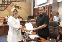 Putih Sari merupakan Anggota DPR RI Komisi IX yang juga Caleg DPR RI Partai Gerindra Dapil Jabar VII (Kabupaten Bekasi, Karawang & Purwakarta).