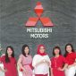Manjakan Customer: Sales Supervisor, Pipit Delyarni (kerdung merah) dan para tim sales NBM siap manjakan Pelanggan di Akhir Tahun.