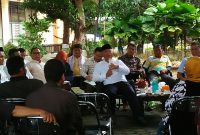 Coffe Morning: Walikota Bekasi saat berdiskusi dengan para awak media.