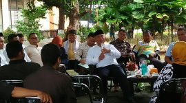 Coffe Morning: Walikota Bekasi saat berdiskusi dengan para awak media.