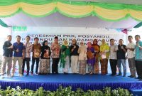 Foto Bersama: Walikota Bekasi Rahmar Effendi bersama PKK Kemang Pratama 3 Bekasi.