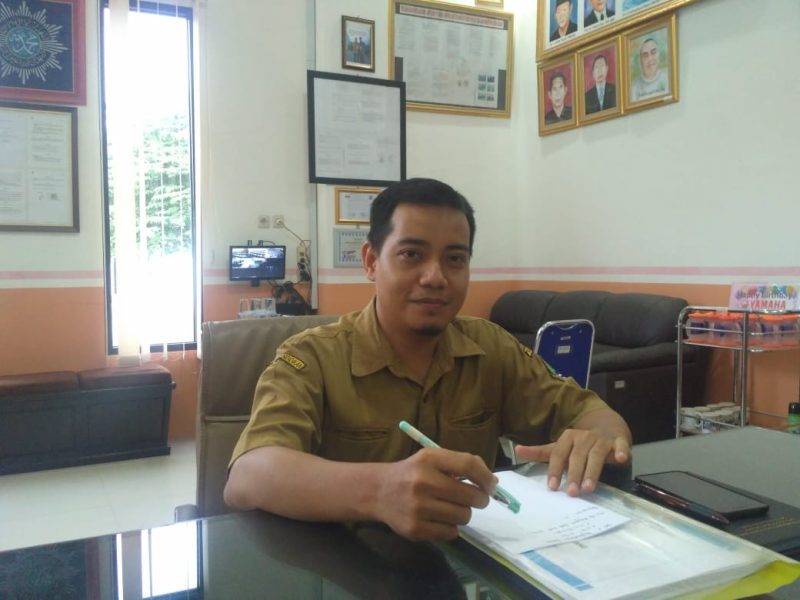 Kepala SMK Muhammadiyah Lemahabang, Galuh Maulidin, S.S M.Pd