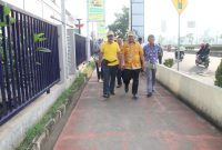 Jalan Kaki: Walikota Bekasi Beserta jajaran berjalan kaki memantau NJOP Kalimalang Bekasi