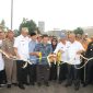 Meresmikan: Walikota dan Wakil Walikota Bekasi Meresmikan Jembatan Caman.