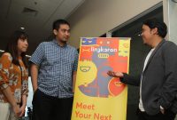 Caption Foto 1:

(Kiri-Kanan) Community Manager Lingkaran.co, Agi Anynditha, CEO TN Kapital, Tiar Karbala, Founder and Headmaster Lingkaran.co, Wendy Pratama berbincang usai menggelar acara 'Founders Brunch Club : Overcoming Failure' di Jakarta, Sabtu (19/1). Kegiatan yang diadakan TN Kapital berkerjasama dengan Lingkaran.co untuk saling bertukar pikiran dengan pelaku usaha di Indonesia. TN Kapital sebagai salah satu Venture Capital (VC) yang berperan aktif dalam perkembangan startup di tanah air bukan hanya memberikan dukungan melainkan juga mentorship, networking, publication dan resource allocation bagi para startup di Indonesia.