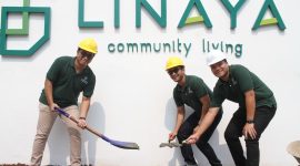 Kiri-Kanan) CEO Vortiland dan SVP, Muhammad Egha, Komisaris Utama SVP, Sona Maesana dan Direktur Operasional Vortiland dan SVP, Angga Sadikin saat prosesi peletakan batu pertama peluncuran Perumahan Ikonik pertama di Indonesia dengan konsep “Community Living” bernama Linaya di Ciputat Timur, Sabtu (23/2).