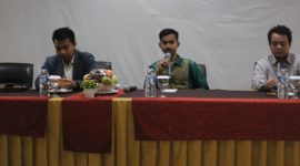 Suasana saat tim ICN memaparkan hasil survei yang dirilisnya di Hotel Sutan Raja, Minggu (03/02).