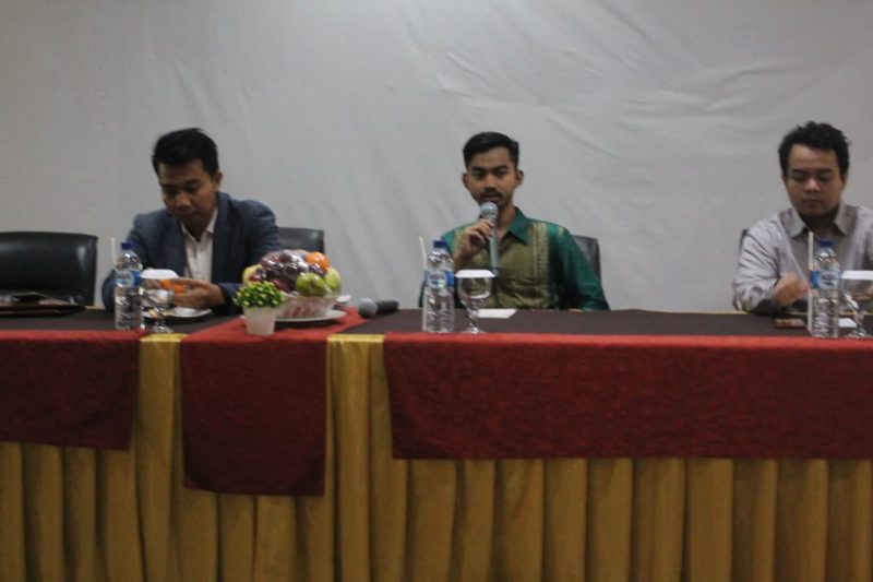 Suasana saat tim ICN memaparkan hasil survei yang dirilisnya di Hotel Sutan Raja, Minggu (03/02).