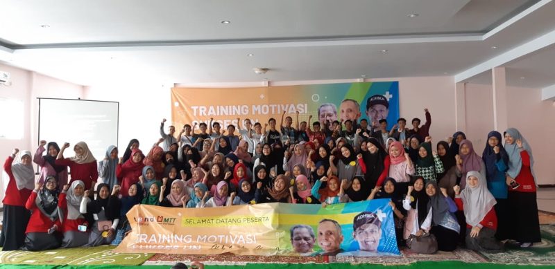 Pelatihan motivasi Mental Block Release memotivasi siswa menghadapi ujian nasional (UN) dan Seleksi Nasional Masuk Perguruan Tinggi (SNMPTN ) .