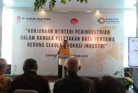 Dokumentasi: Plt Bupati Bekasi saat menghadiri peletakan batu di PT. Raja Paksi. (foto Aziz /rakyatjabarnews.com)