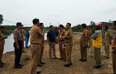 Plt. Bupati Bekasi meninjau langsung akses jalan Muaragembong ke DKI Jakarta.