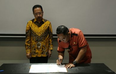 Plt Bupati Bekasi tandatangani perjanjian kinerja. 
