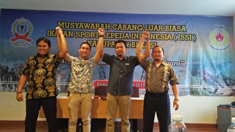 Salam Olahraga: Bahrul Ulum pimpin Ikatan Sport Sepeda Indonesia (ISSI) Kabupaten Bekasi periode 2019-2023. 