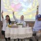 Dr. Anggawira , Ibu Nurasia Uno dan Ketua Relawan Wajan Pas saling memberikan kiat-kiat dalam berbisnis.