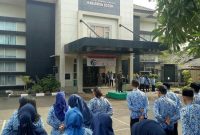 Aktivitas di Kantor Kecamatan Jonggol, Kabupaten Bogor.