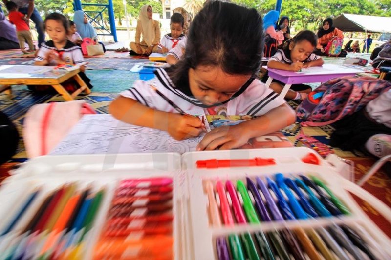 Ilustrasi lomba mewarnai.