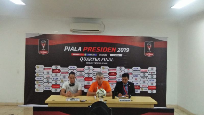 usai pertandingan melawan kalteng di stadion patriot chandrabhaga, persija jakarta gelar confrence pers