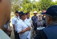 Foto istimewa: dokumentasi intan fauzi saat meninjau lokasi tanggul kali bekasi bersama Bambang Hidayat dan tim.